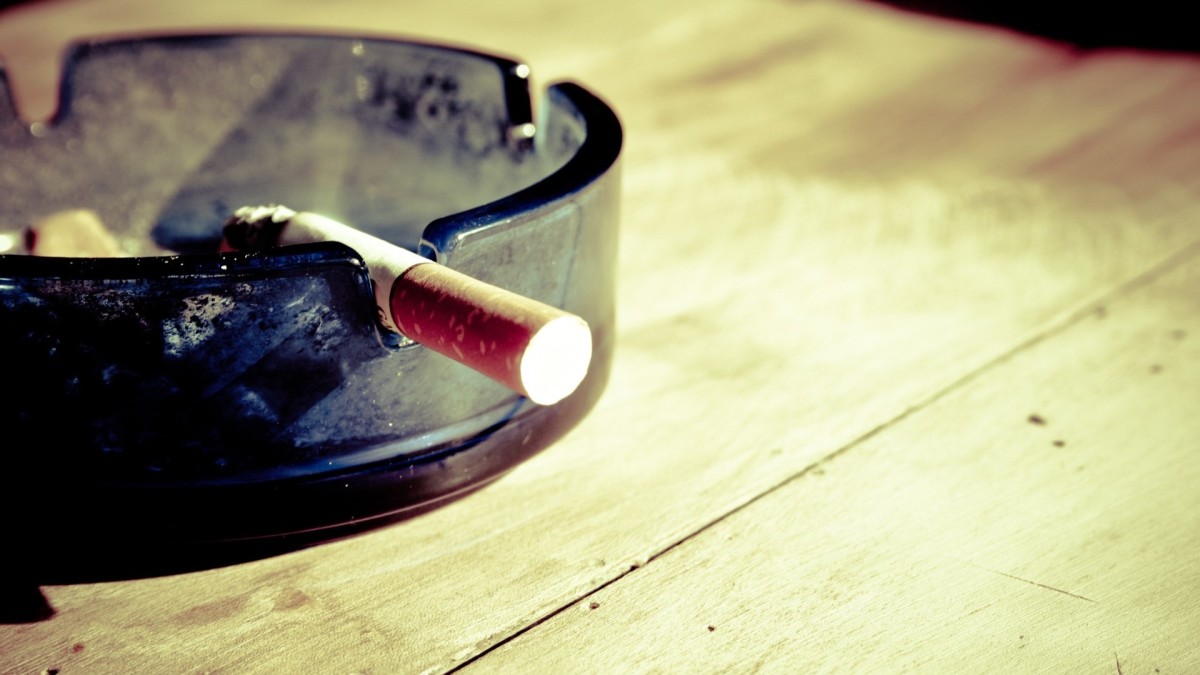 togliere odore di fumo dai muri