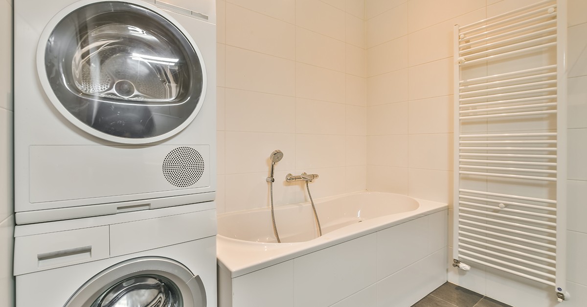 Idee salvaspazio per bagno piccolo con lavatrice
