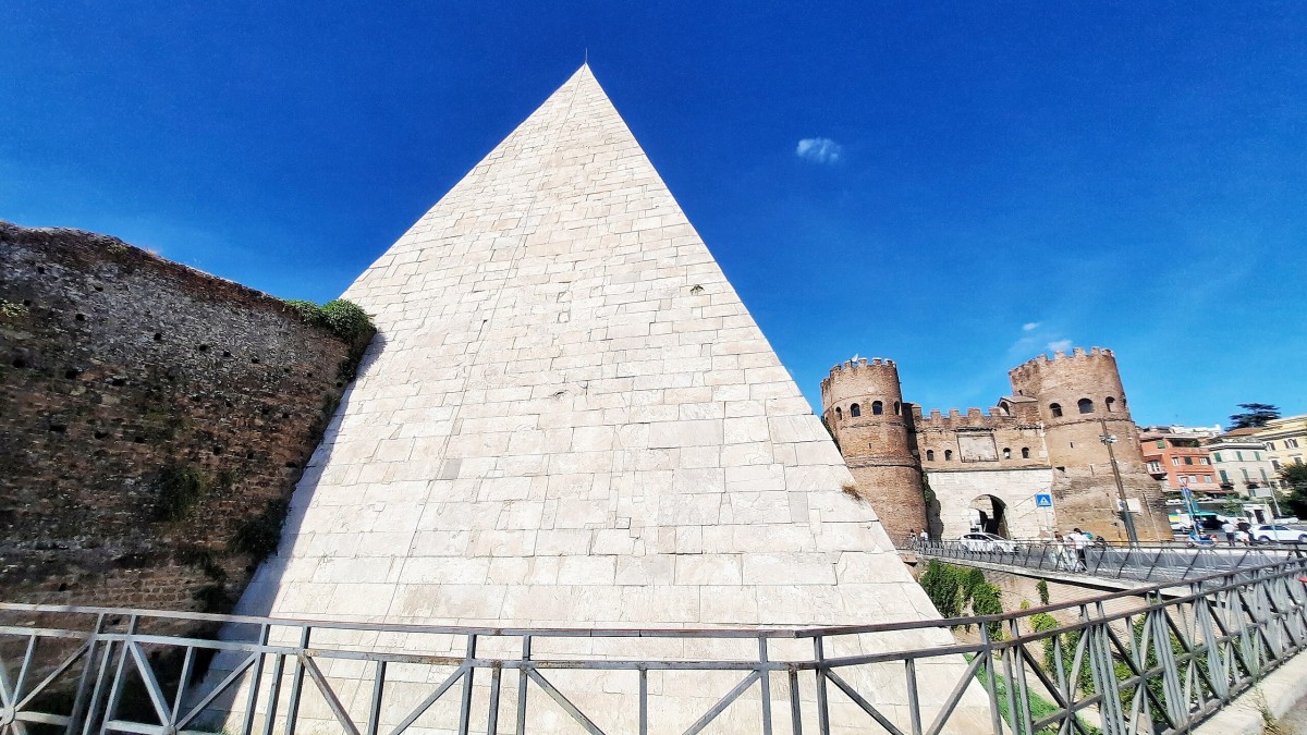 piramide cestia roma