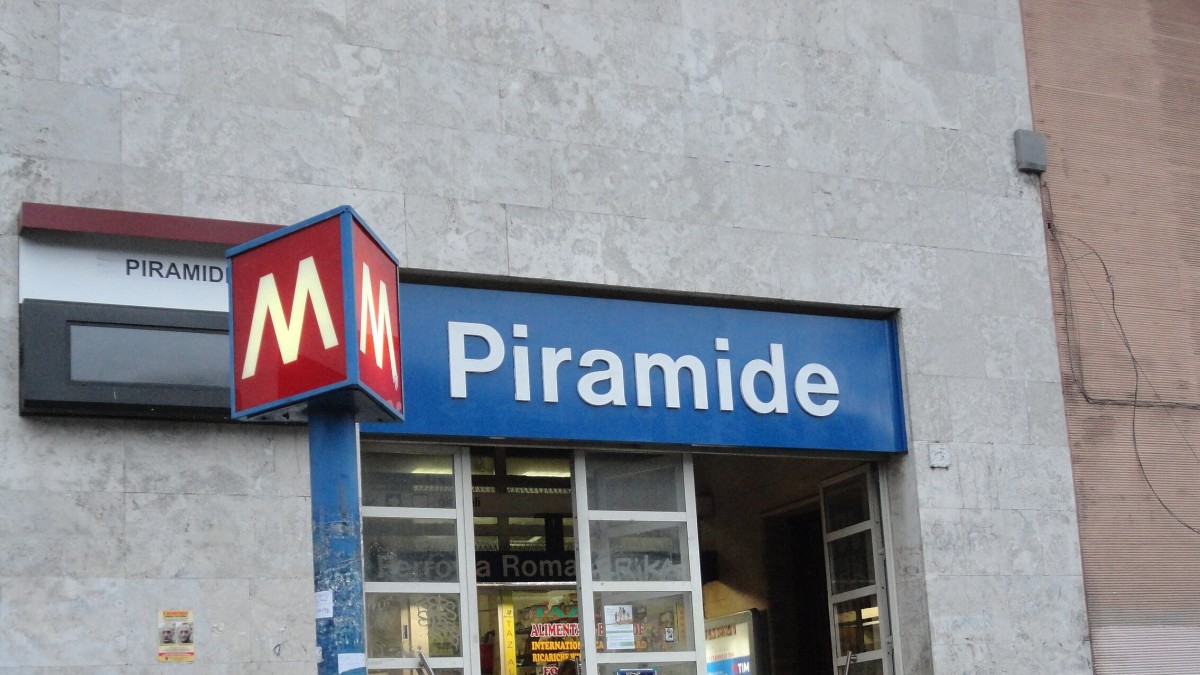 piramide cestia roma
