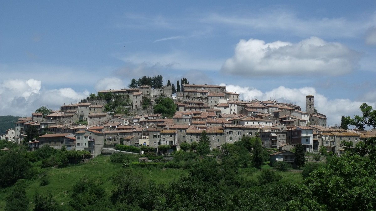 paesi dove vivere in montagna in toscana