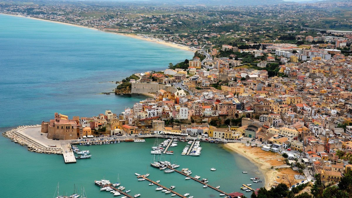 locuind în Castellammare del Golfo