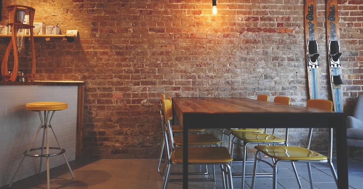 casa con muro in pietra