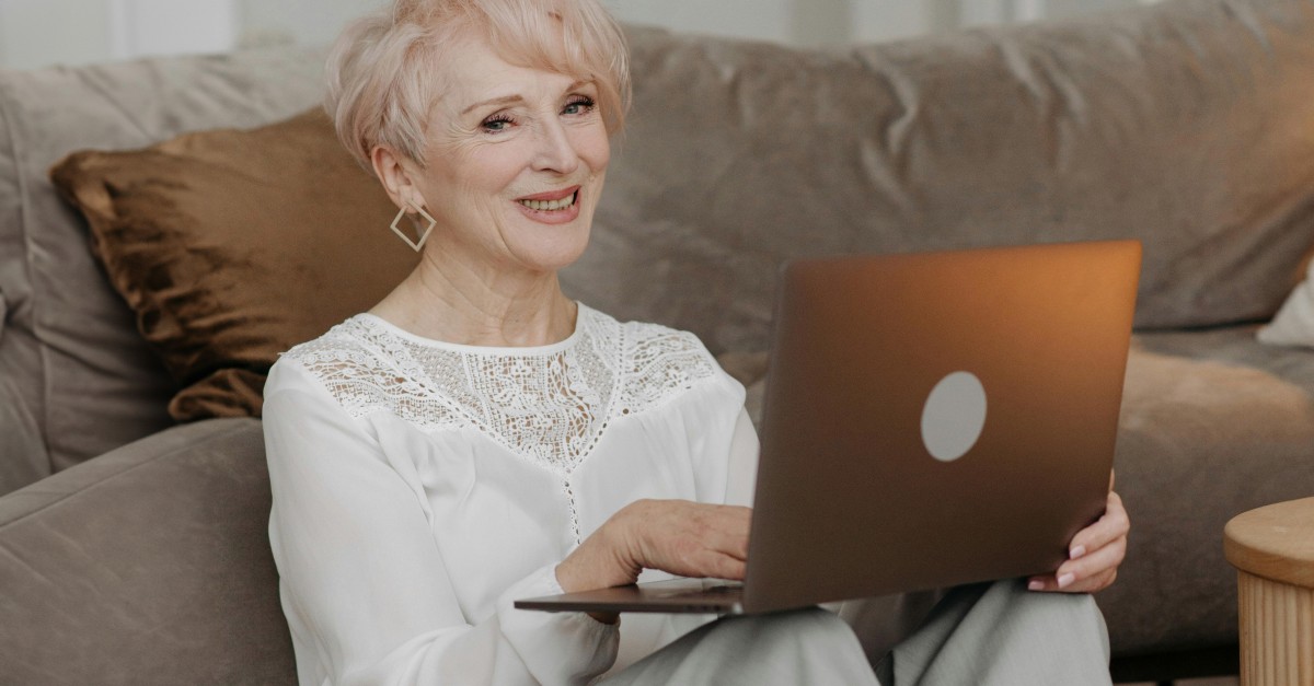Over 65 con laptop Over 65 con laptop
