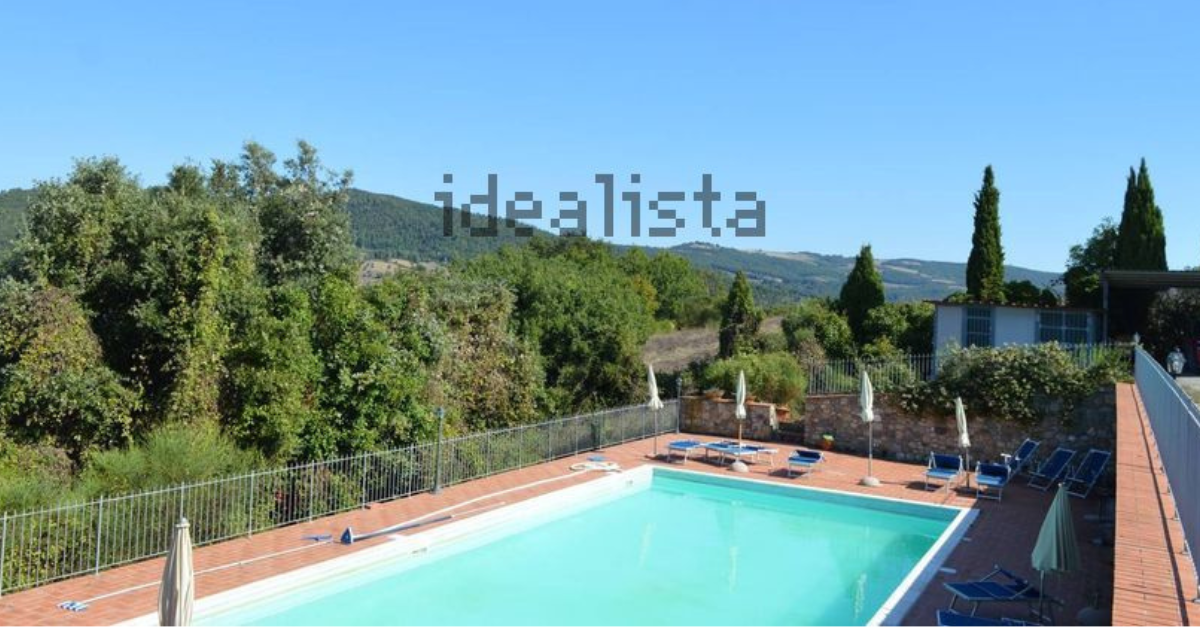 Case rustiche con piscina