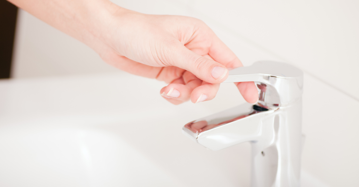 Perché l’acqua nel lavandino gira in senso orario?