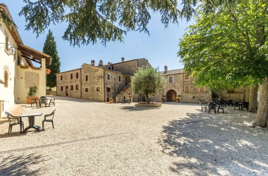 Borgo in vendita