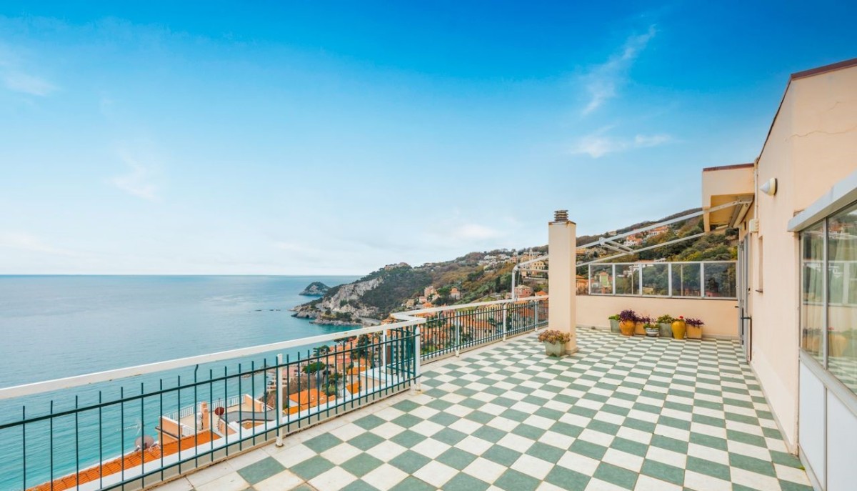 Seafront penthouses in Italy