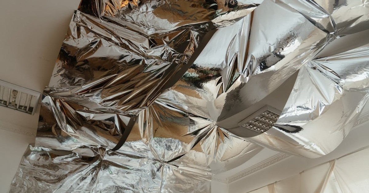 carta stagnola riflette la luce