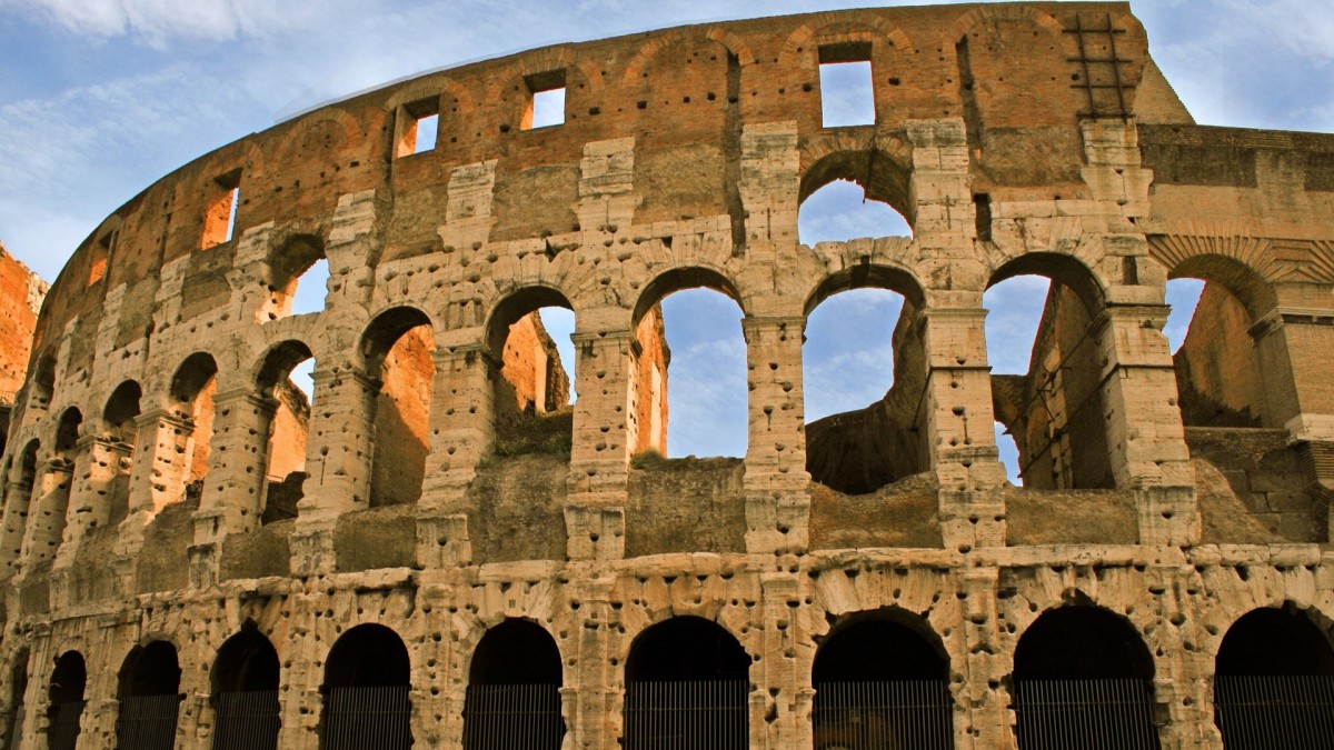 De ce se numește Colosseumul așa?