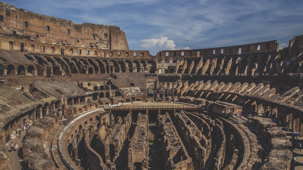 De ce se numește Colosseumul așa?
