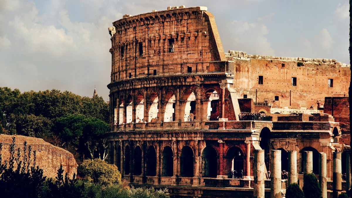 De ce se numește Colosseumul așa?