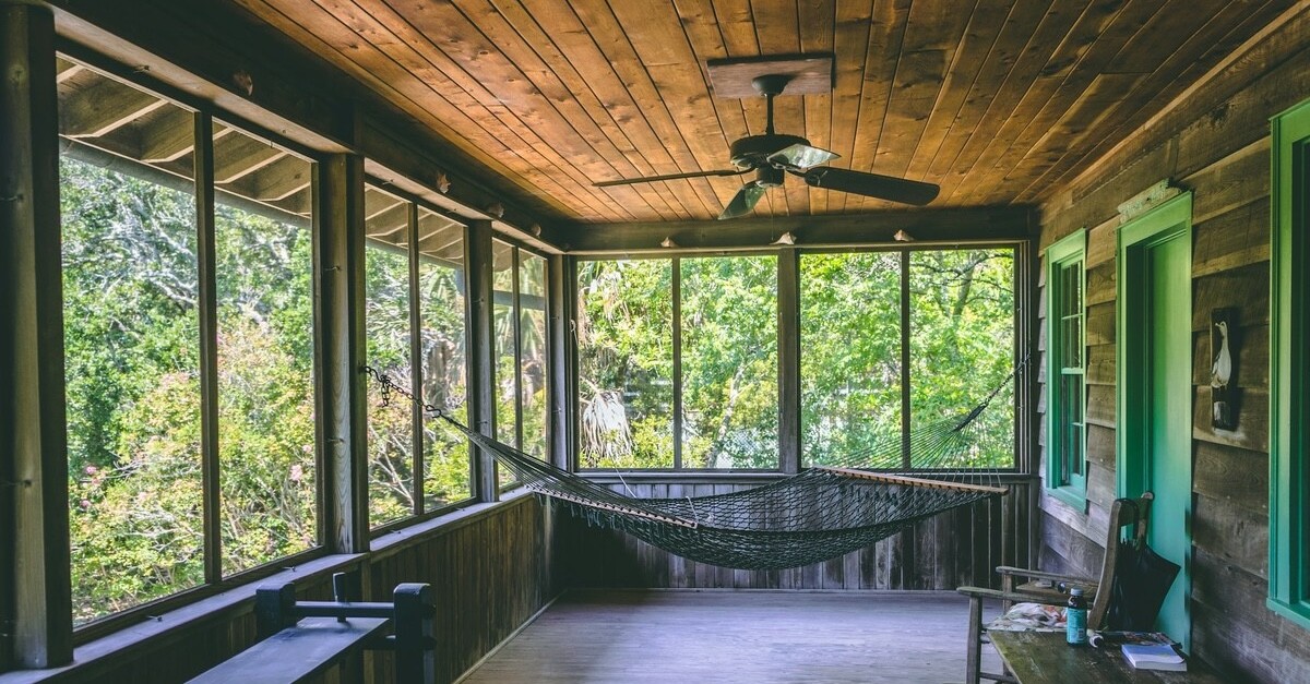 ventilatore a soffitto sopra amaca