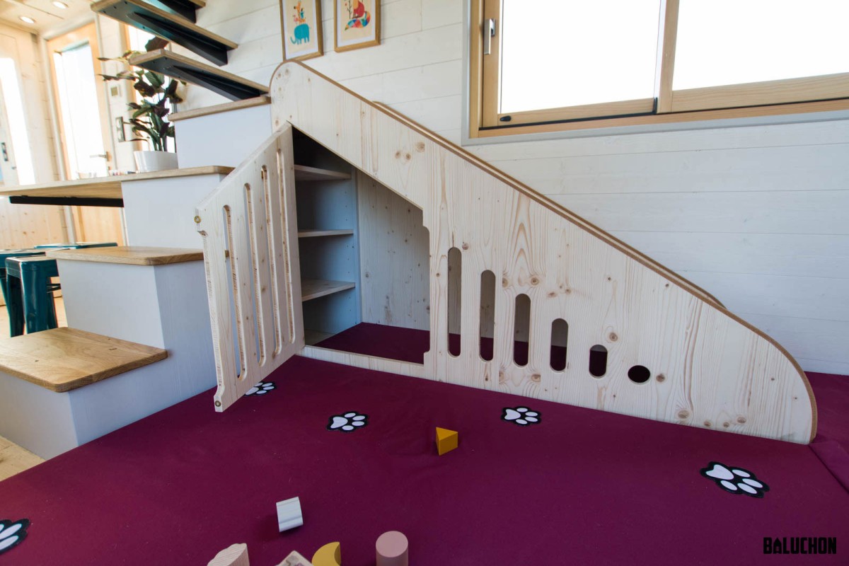 Escalera en forma de tobogán