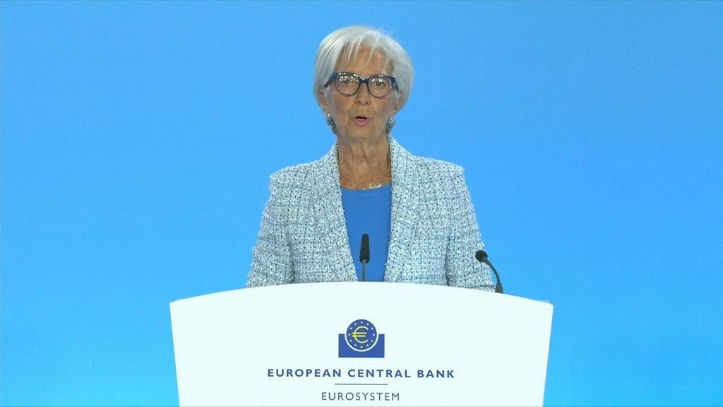 Bce, Lagarde: inflazione eurozona cala ma non vogliamo che risalga