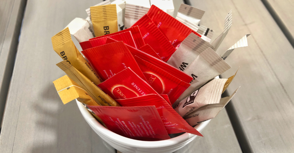 Bustine di zucchero dove si buttano