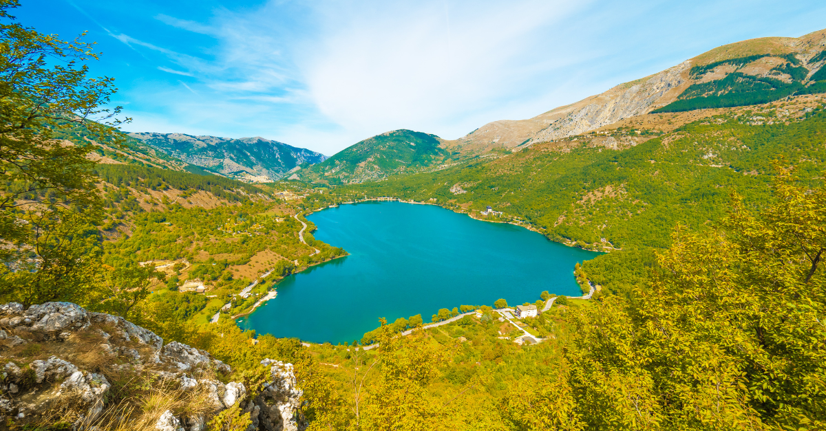 Lago a forma di cuore in Abruzzo