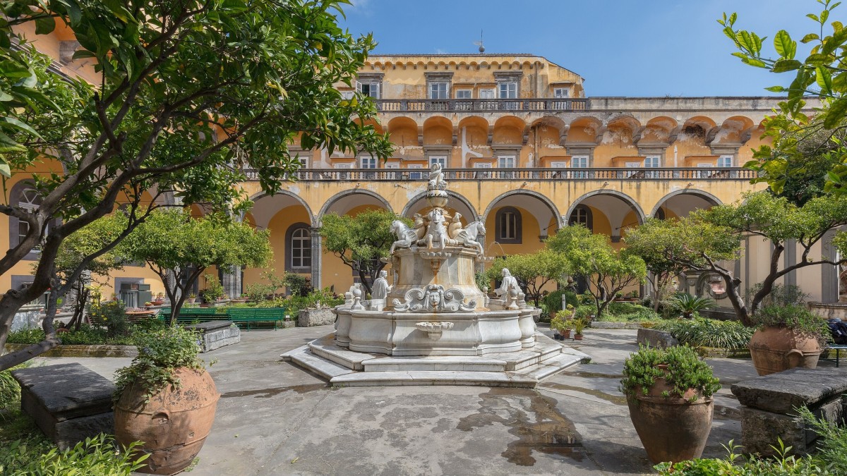 vie piu particolari Napoli