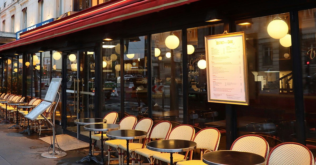 Dehor di un ristorante su pertinenze condominiali