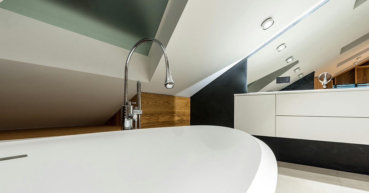 Vasca nel bagno in mansarda