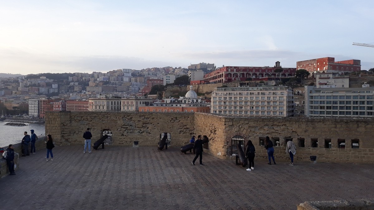 perche si chiama castel dell'ovo