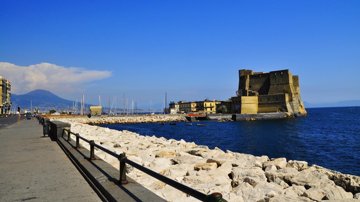 perche si chiama castel dell'ovo
