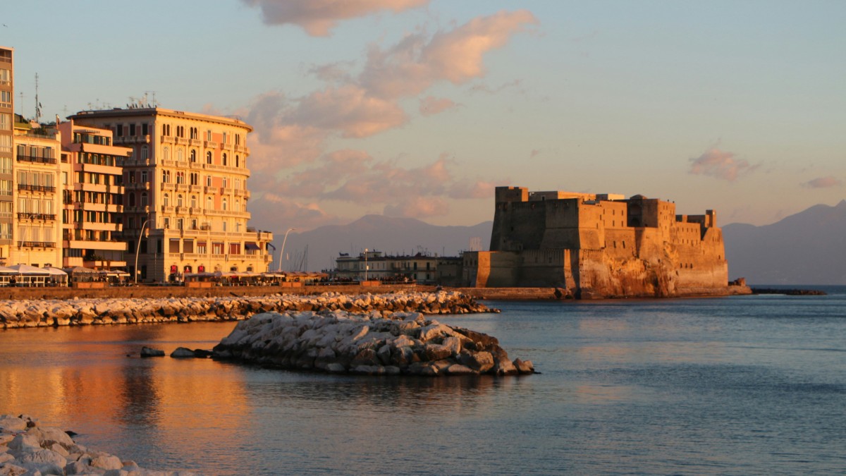 perche castel dell'ovo si chiama cosi