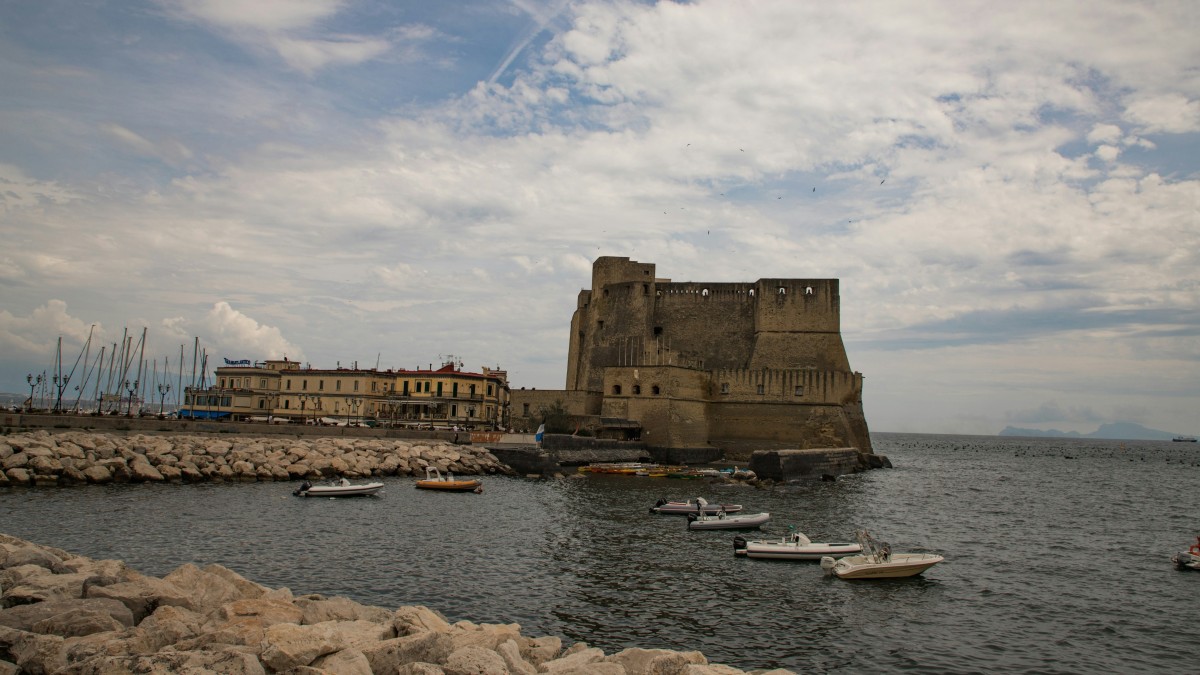 perche si chiama castel dell'ovo