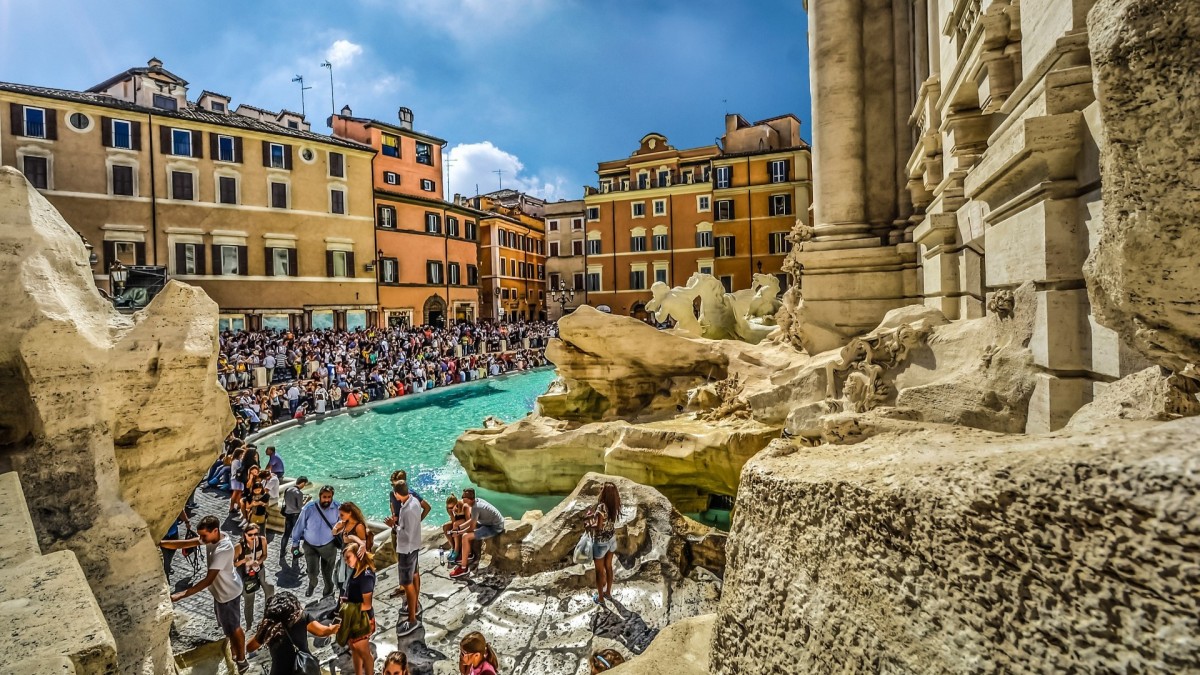 perchè la fontana di trevi si chiama cosi