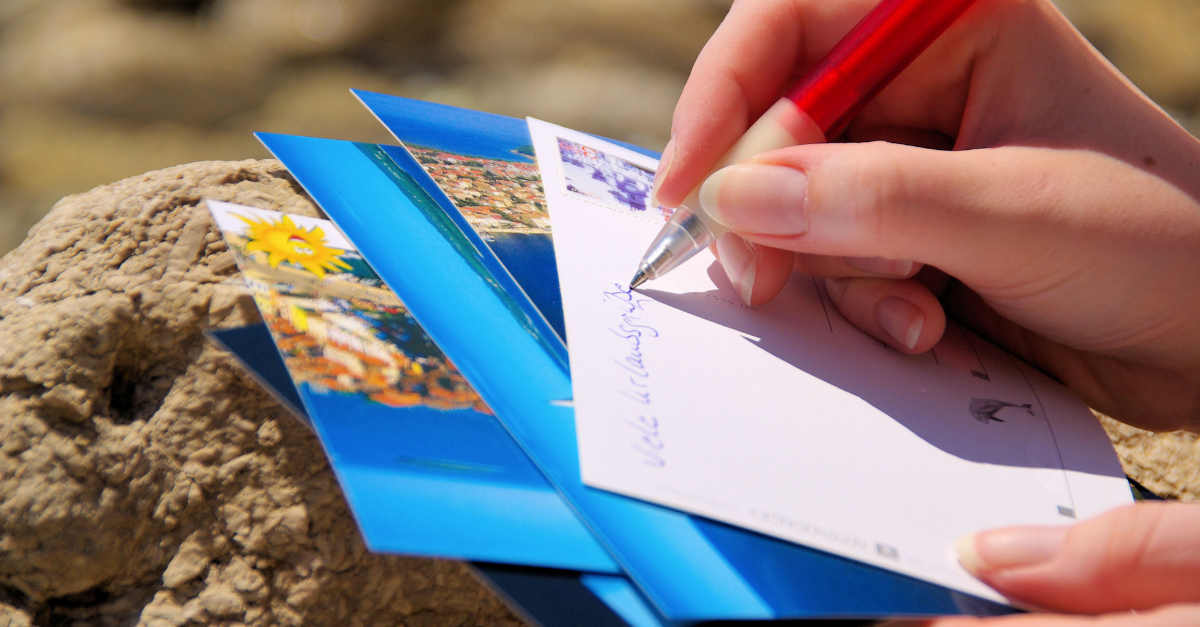 Come usare le cartoline per arredare casa