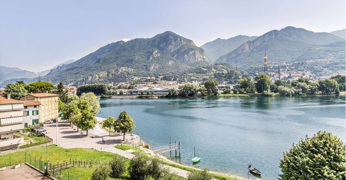 Italy lake properties