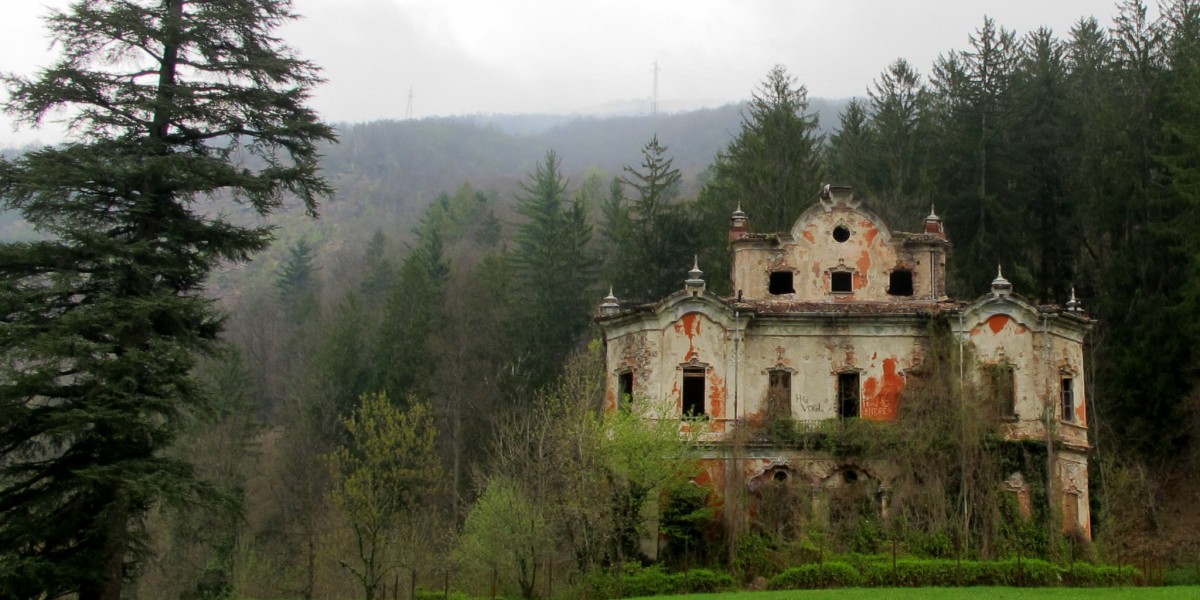 i più bei castelli abbandonati d'Italia
