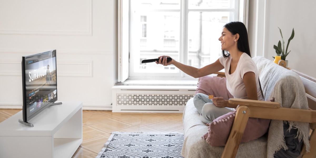 mobile tv davanti alla finestra