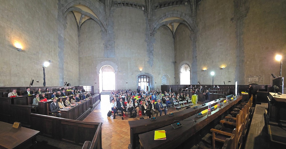 Tavola rotonda idealista