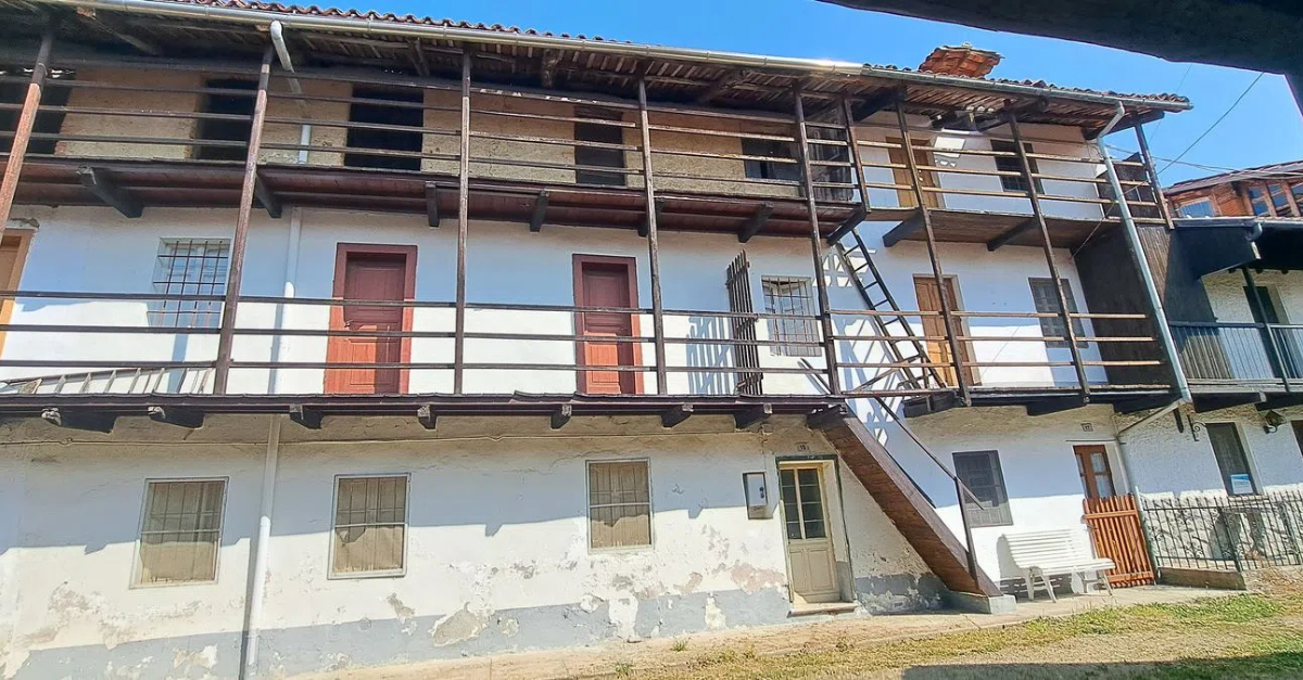 Villette a schiera da ristrutturare da 24.000 euro