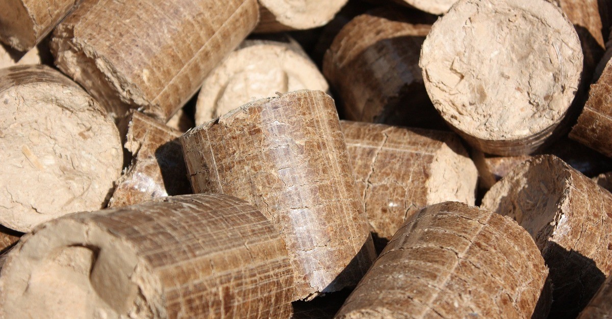 Particolare dei barilotti di pelle nati dallo scarto del legno