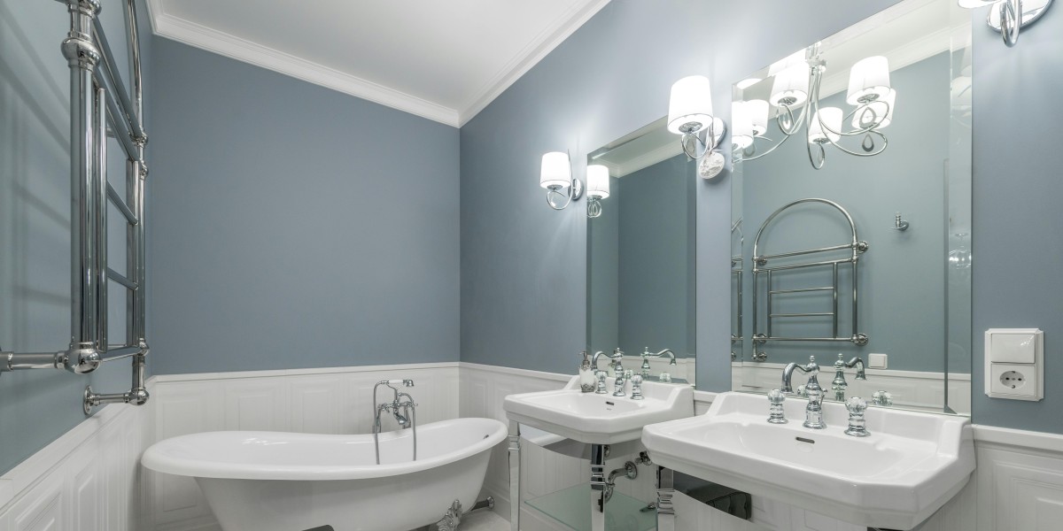 luce sopra lo specchio del bagno