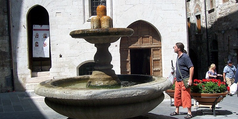 La fontana dei matti di Gubbio