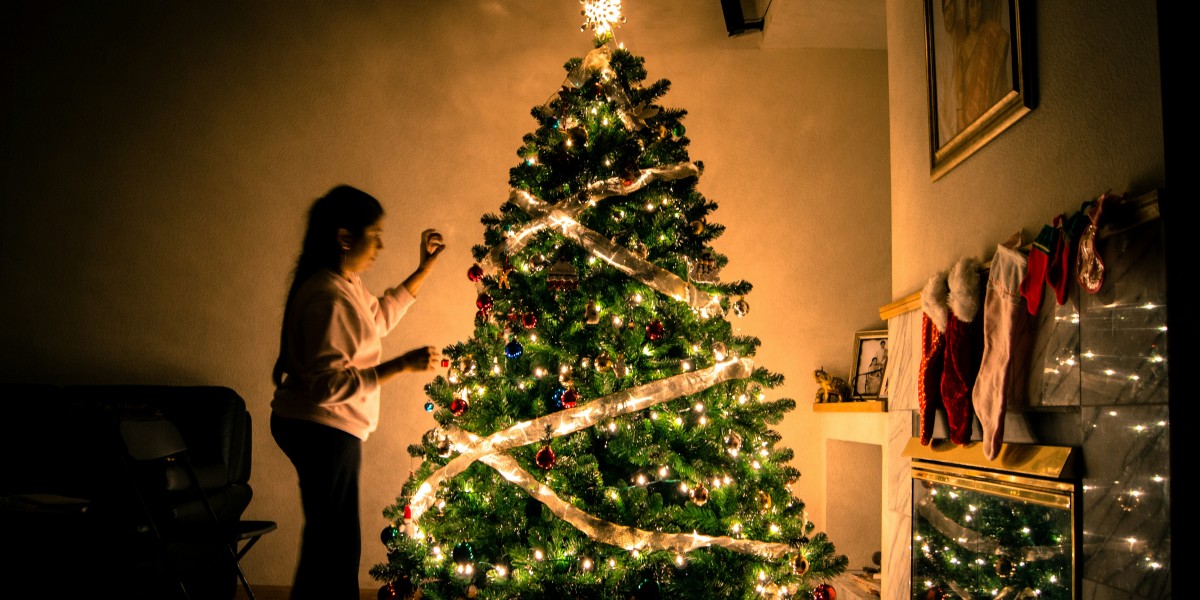 Come far sembrare pieno l'albero di Natale