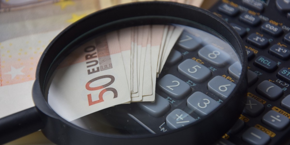 calcolatrice e lente