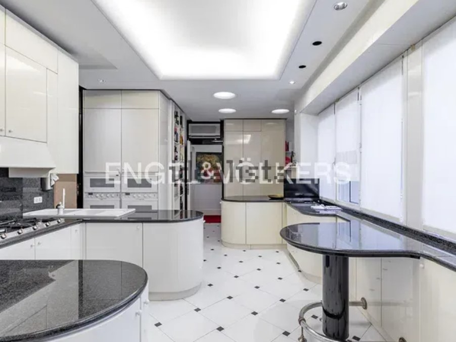 Casa di Raffaella Carrà, cucina