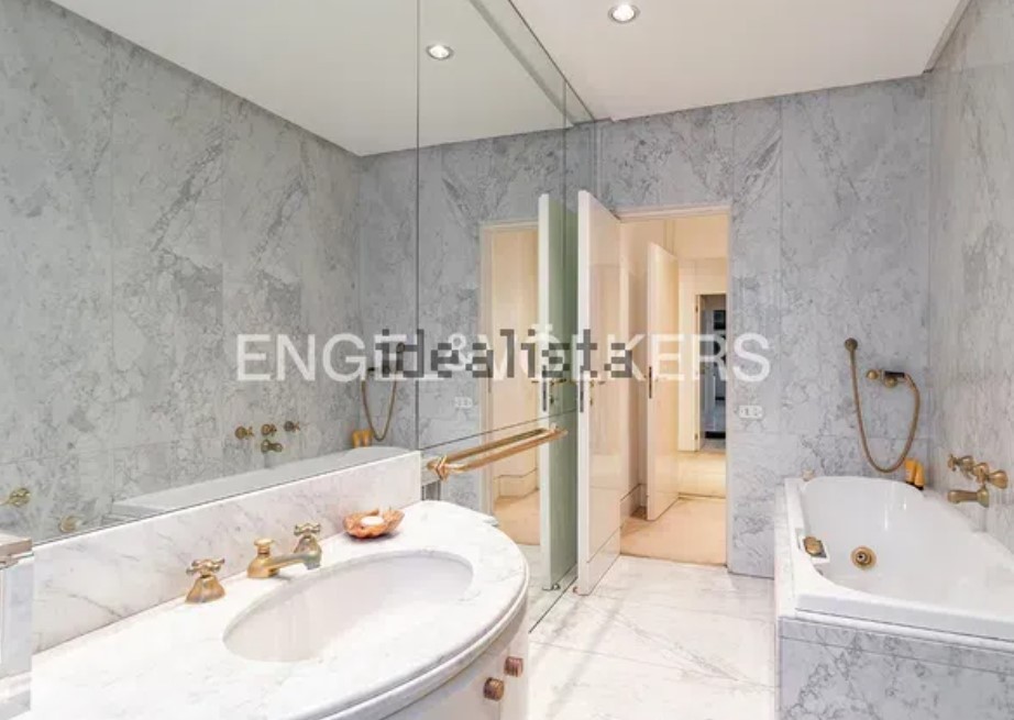 Casa di Raffaella Carrà, bagno