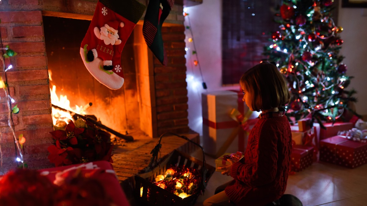decorare camino natale