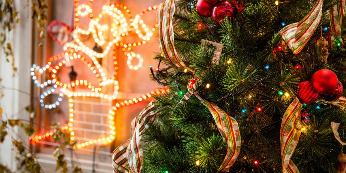 Come far sembrare pieno l'albero di Natale