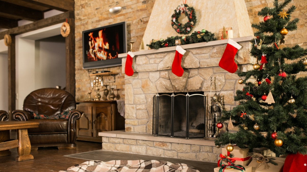 decorare camino natale