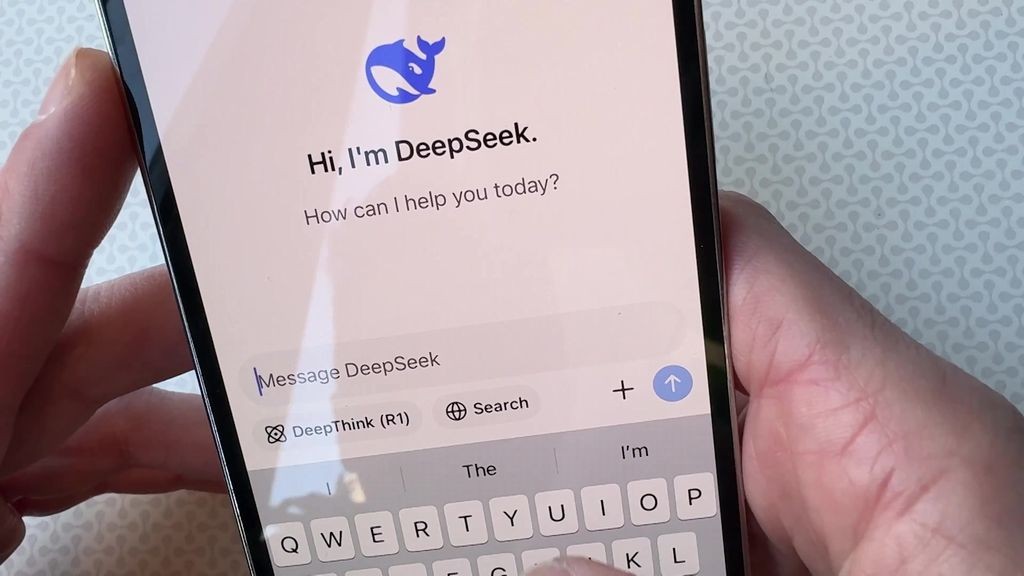 ##L'IA cinese di DeepSeek spaventa i big tech, crollo in Borsa