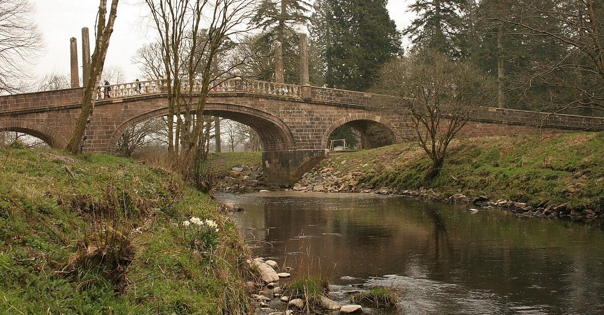 Avenue Bridge a Dumfries House