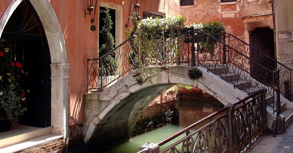 Uno dei pittoreschi canali di Venezia