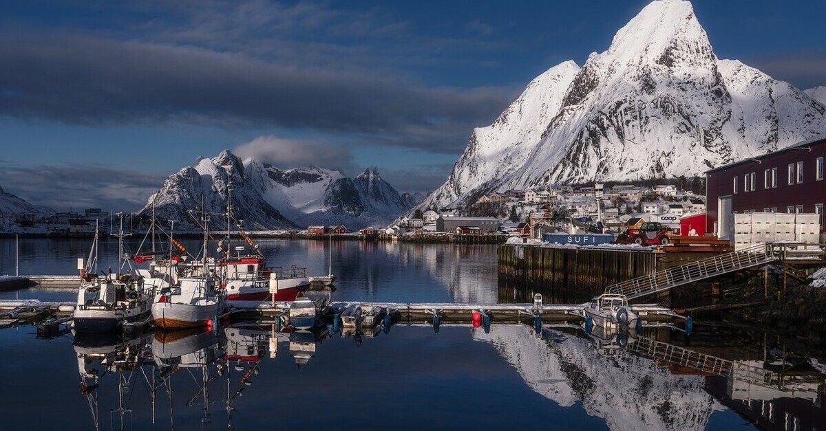 Il paesaggio delle isole Lofoten e di Reinebringen durante l'inverno
