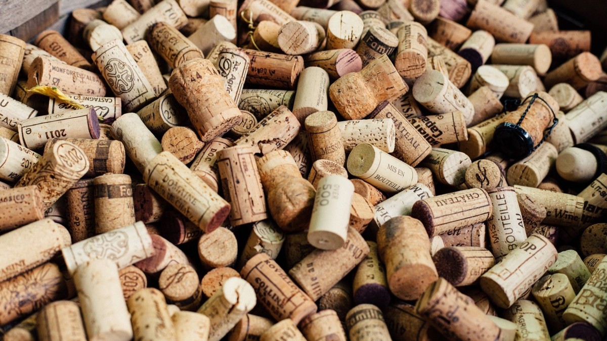 vasi con tappi di sughero